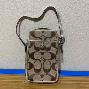 Coach Signature Case Gold Trim